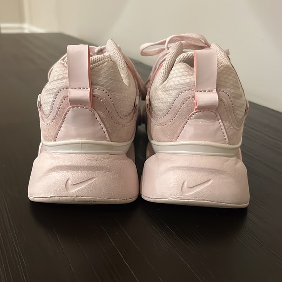 Pink Nike - Picture 5 of 5